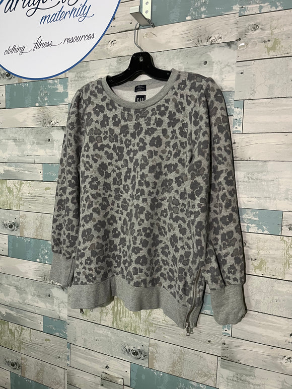 Gap Maternity nursing top
