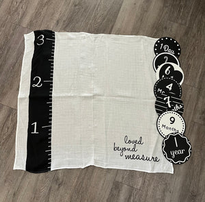 Lulujo "Baby's First Year' blanket & card set