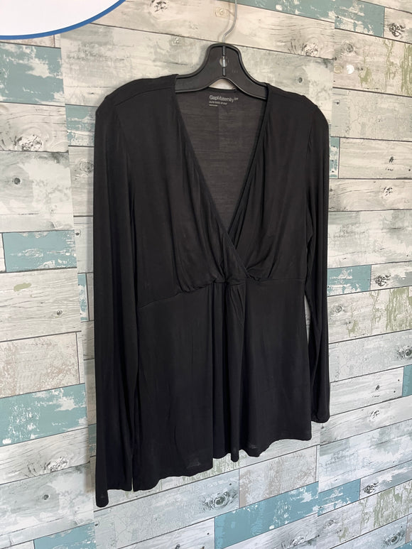 Gap Maternity nursing top