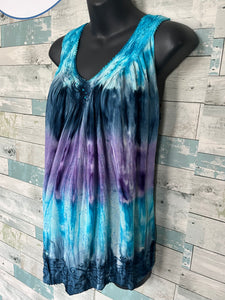 Model France maternity top